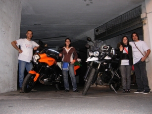 Staff viaggiare in moto